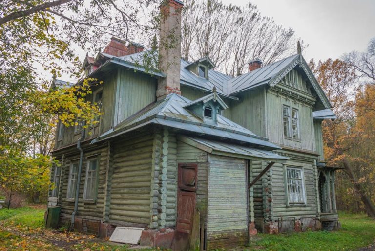 Преимущества и строительство домов из клееного бруса в Екатеринбурге