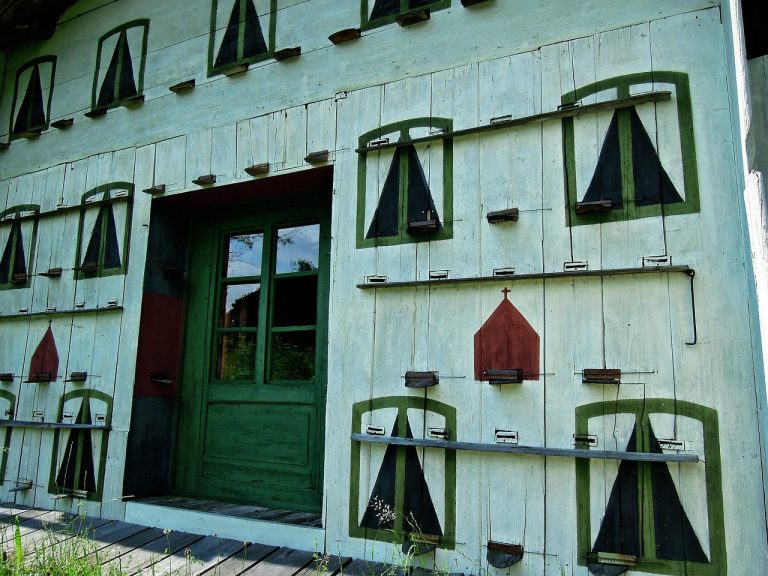 Производство и строительство домов из клееного бруса