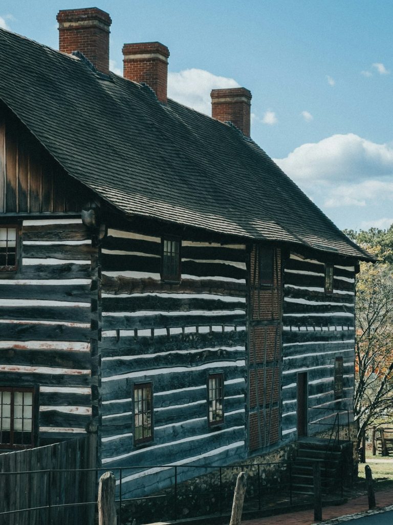 Строительство деревянных домов и бань из клееного бруса и оцилиндрованного бревна