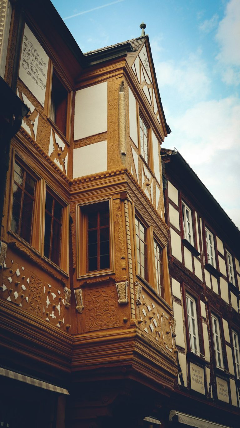 Производство и строительство домов из клееного бруса